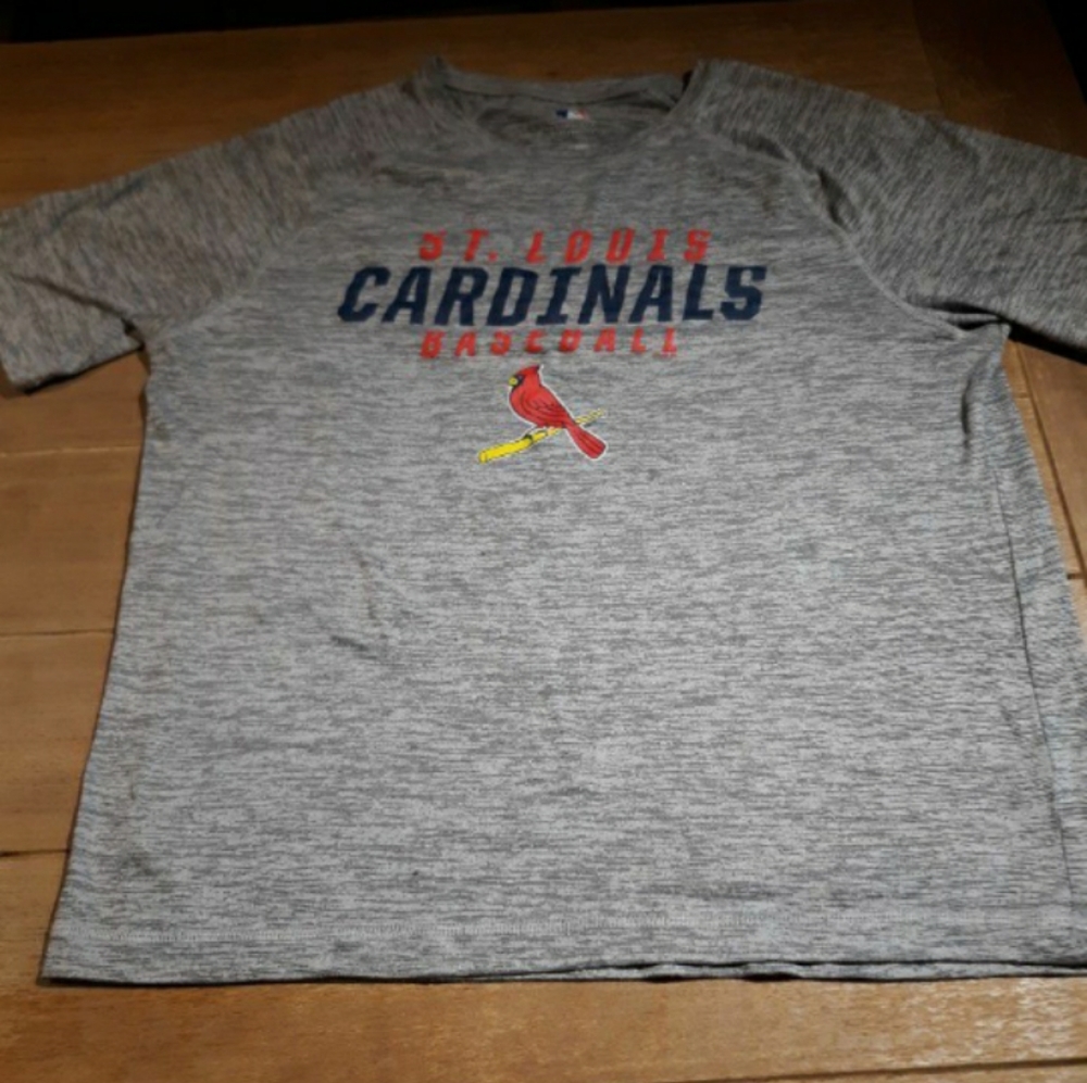 St Louis Cardinals tshirt.